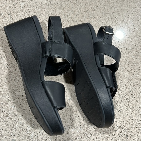 Vionic sandals - Picture 3 of 6